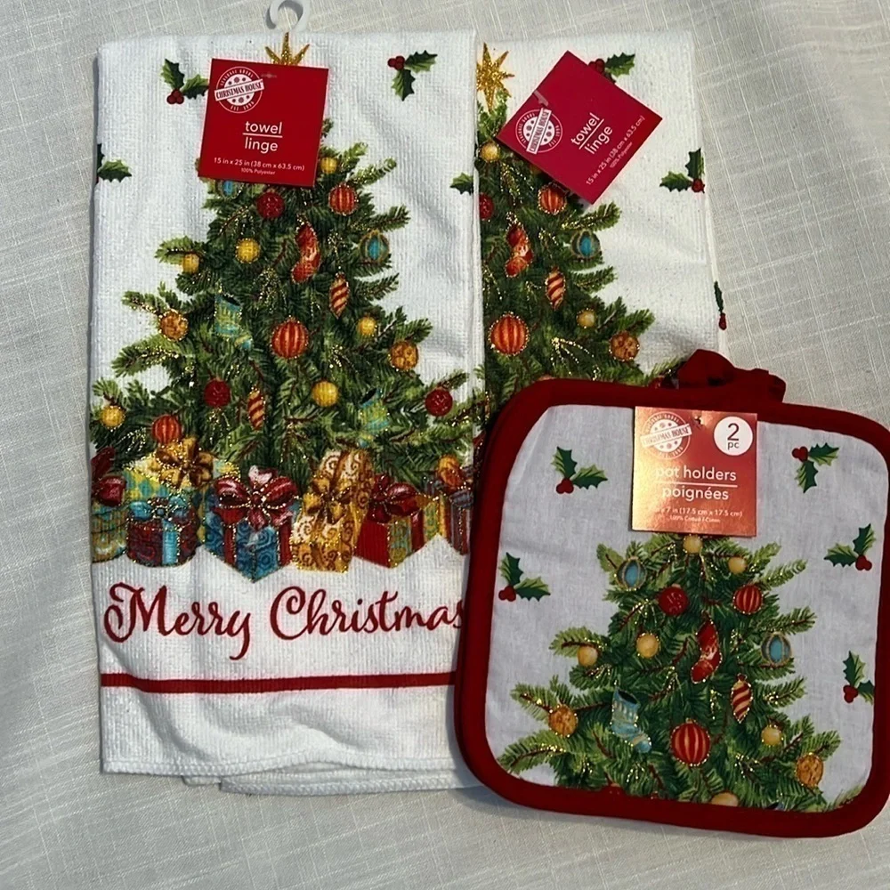 NWT Set of 2 Merry Christmas Towels and 2 Pot Holders